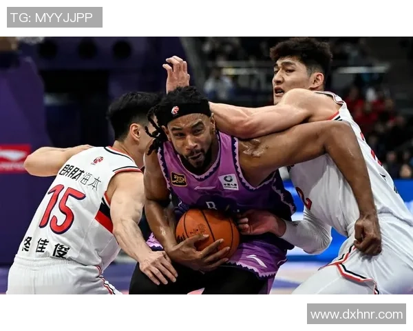 洲际杯回顾：上海篮球队球员个人能力的精彩展现与分析