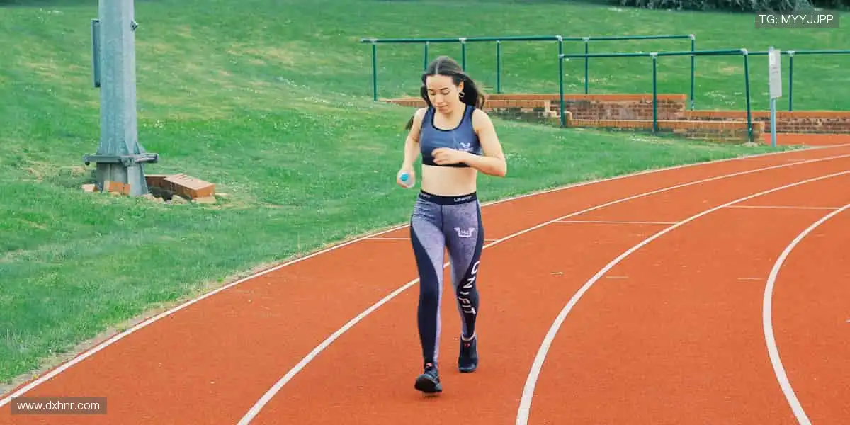 弹幕狂欢，边看边聊！💬 独家解说 + 实时数据，打造沉浸式观赛体验！